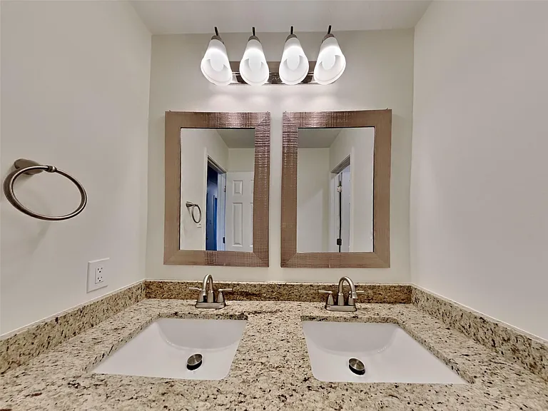 3906 Hawthorne Glen Ct — Photo 11