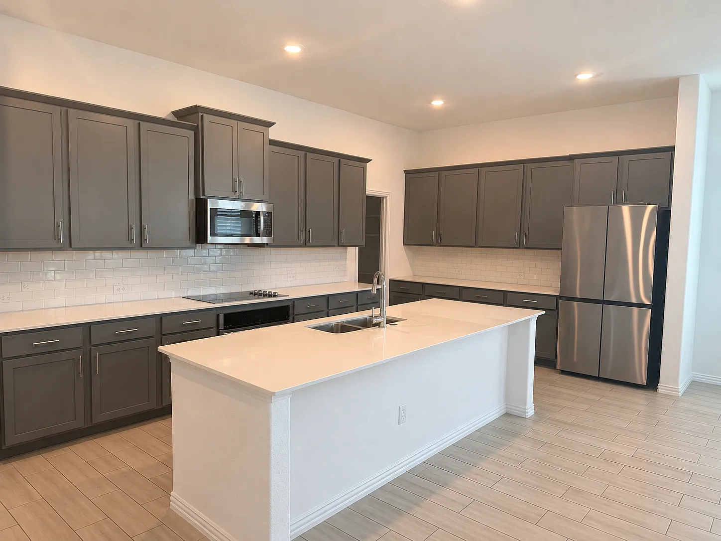 4 bed, 2386 sqft, $2,350 — Photo 4