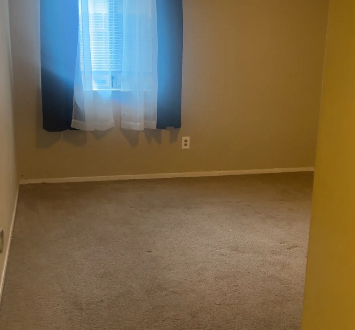 5 bed, 1965 sqft, $800 — Photo 2