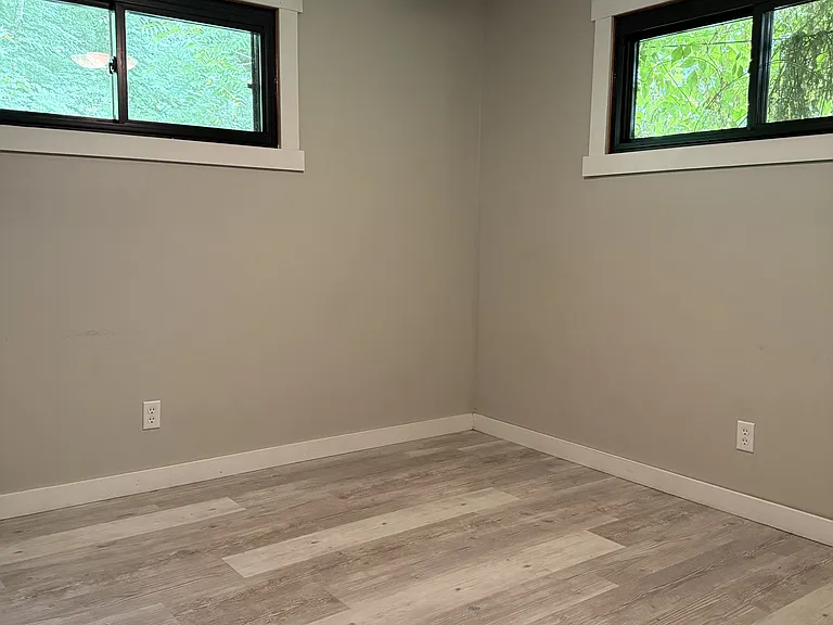 490 N Wilson Ave — Photo 5