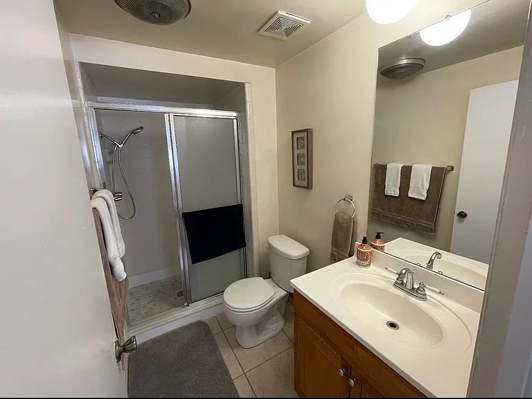 5908 Stockdale Hwy #1 — Photo 18