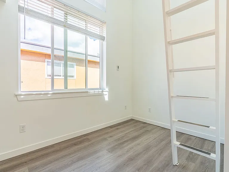Modern Efficient Apartments in Prime Capitol Hill Location — Photo 17