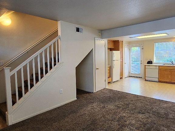 2nd image of 725 Daniels Ave