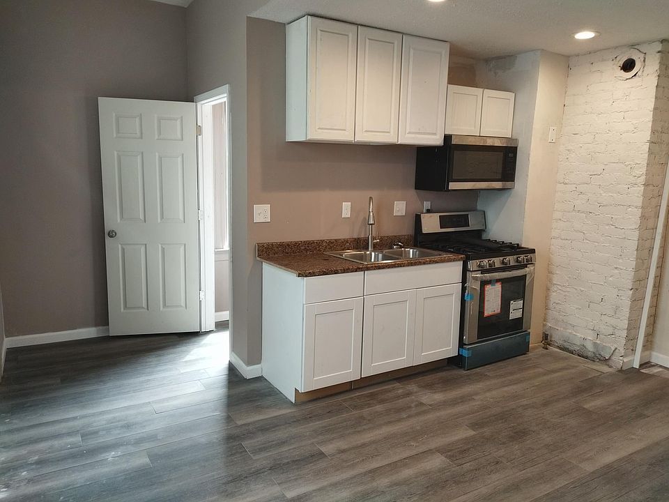 1st image of 325 Warner St #1