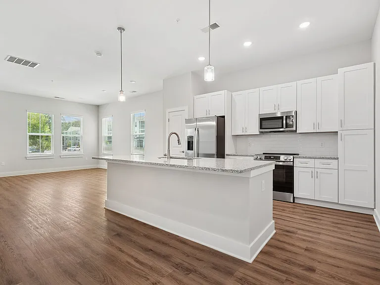 4000 Margaret — Photo 16
