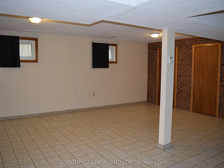 38 Beamsville Dr — Photo 22