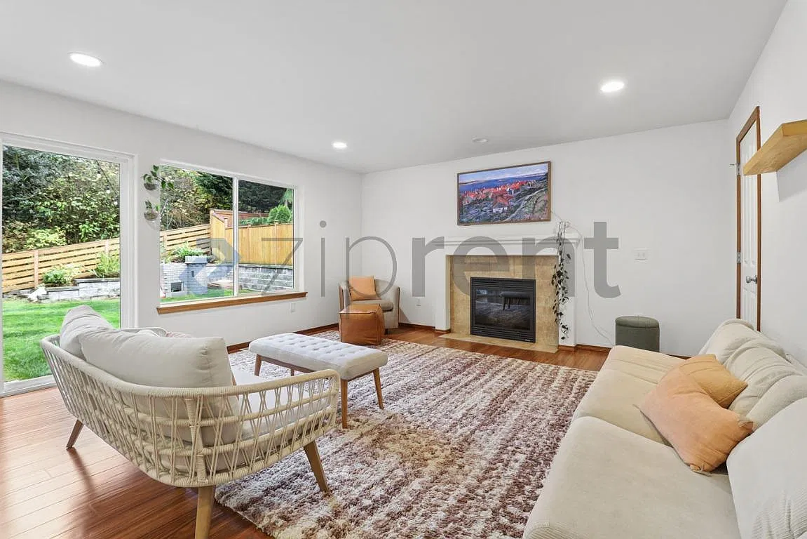 4 bed, 2.5 bath, 2303 sqft, $3,990 — Photo 4