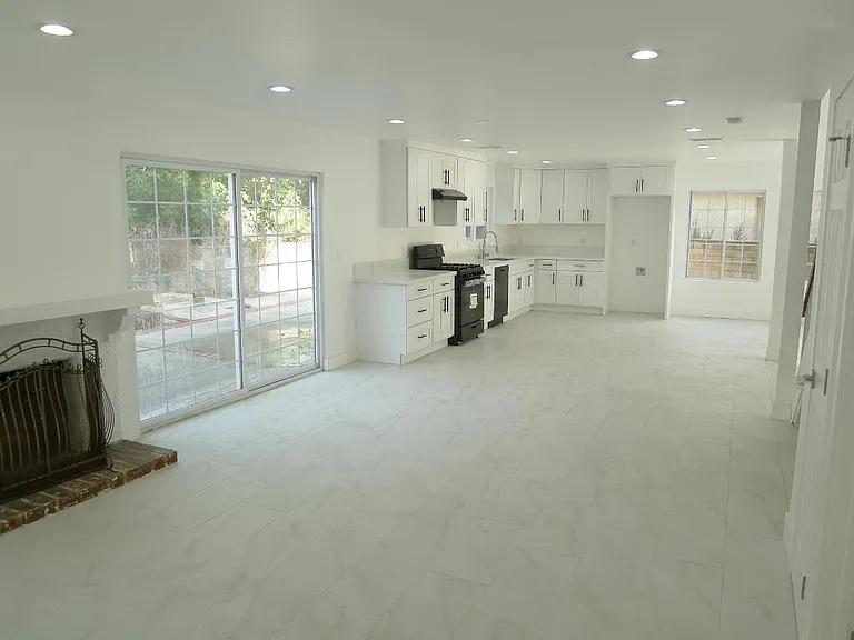 2623 E Maureen St — Photo 11