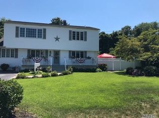 4 Longbow Ln, South Setauket, NY 11720
