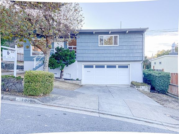 3rd image of 266 Hillside Dr