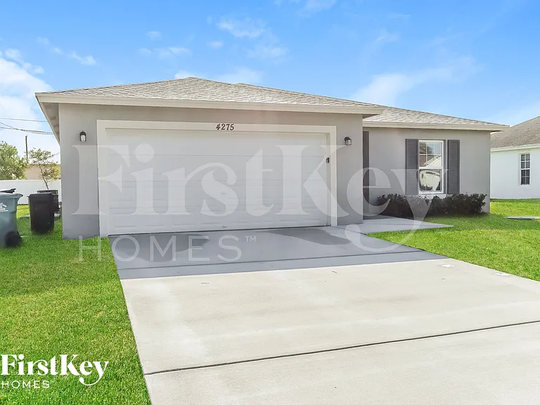 4275 SW Utterback St — Photo 2