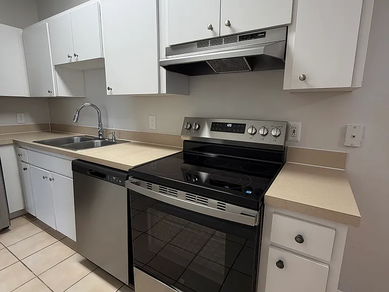 2403 W Platt St #C — Photo 8