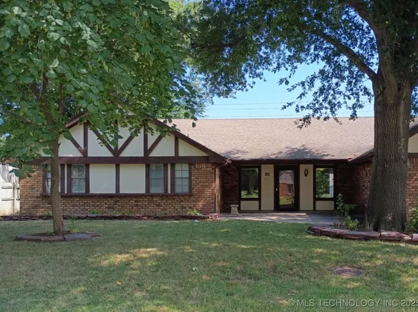 9113 E 66th St, Tulsa, OK 74133