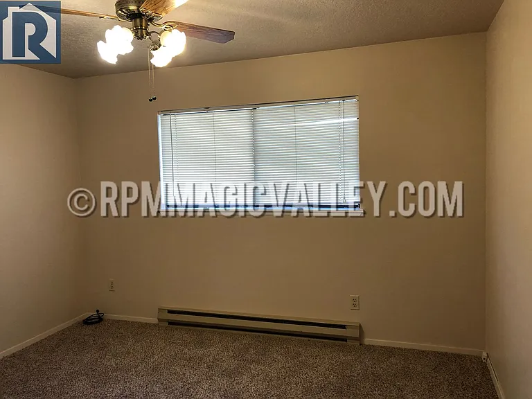 747 Meadows Dr #2 — Photo 25