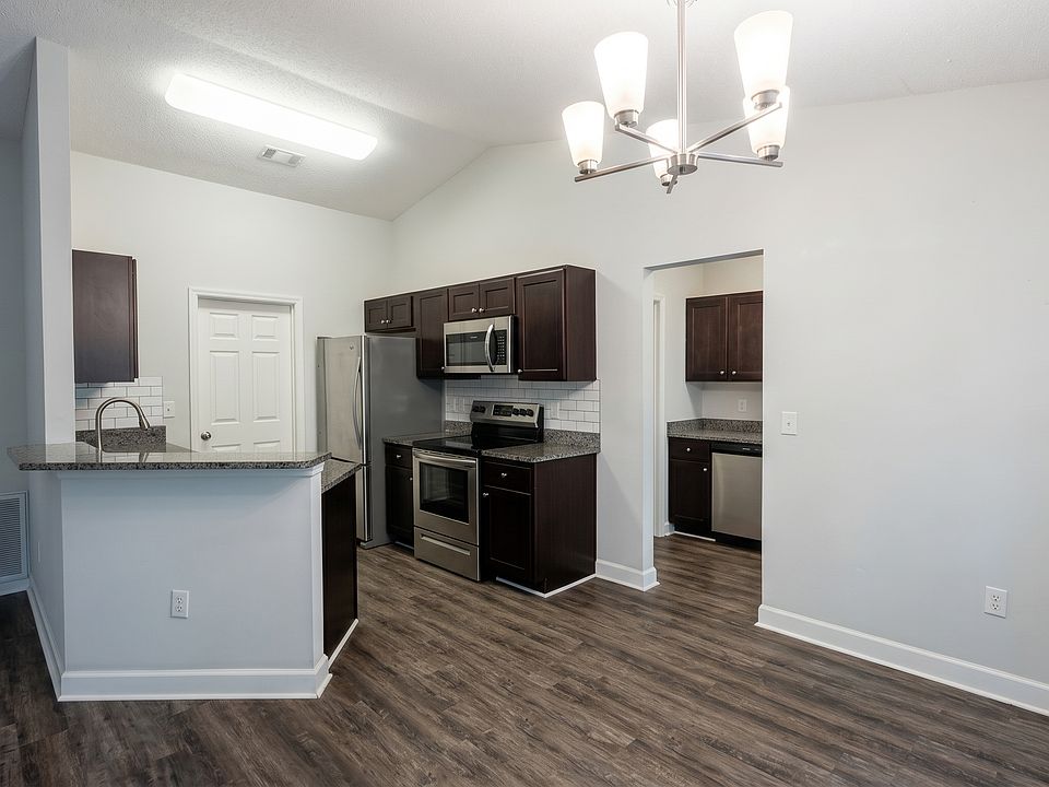 1st image of 10 Brindlewood Dr