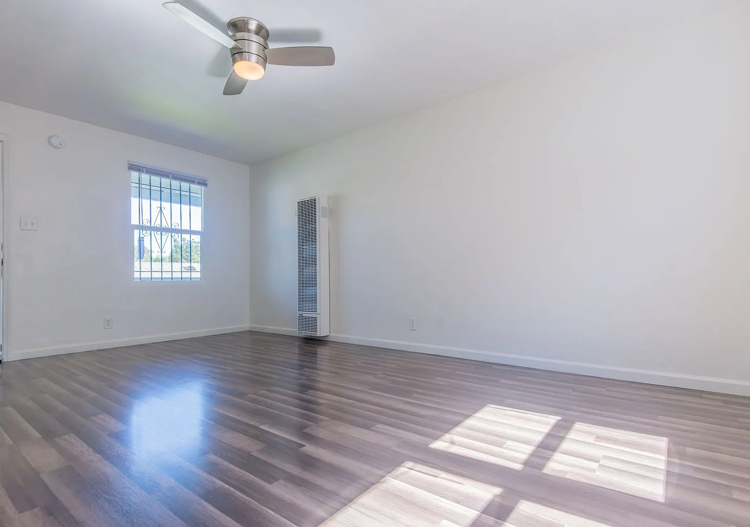 1743 La Brea Residences — Photo 3