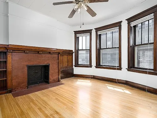 Floor plan 1 Bed / 1 Bath + Den