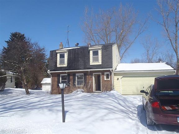 2nd image of 2479 Richmond St NW