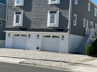 322 40th St, Avalon, NJ 08202