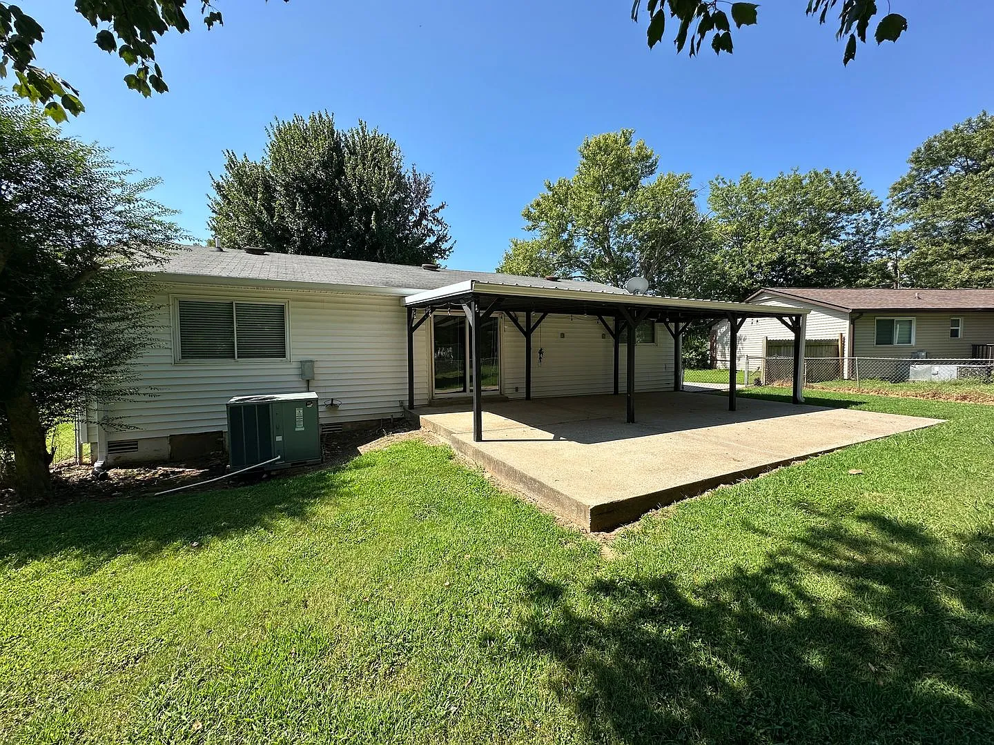 For Lease- 3 Bed 2 Bath Single Family Home In Mj! — Photo 3