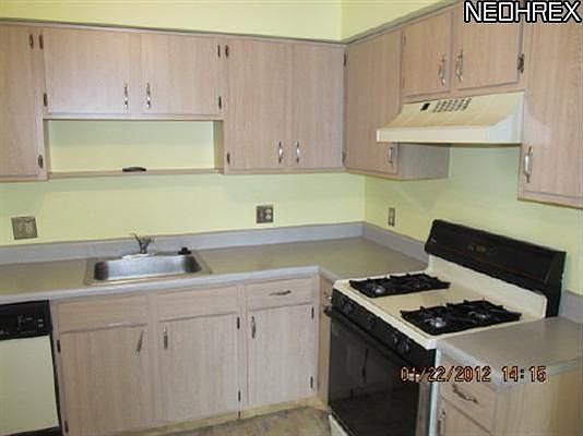 2nd image of 27083 Oakwood Cir APT 102