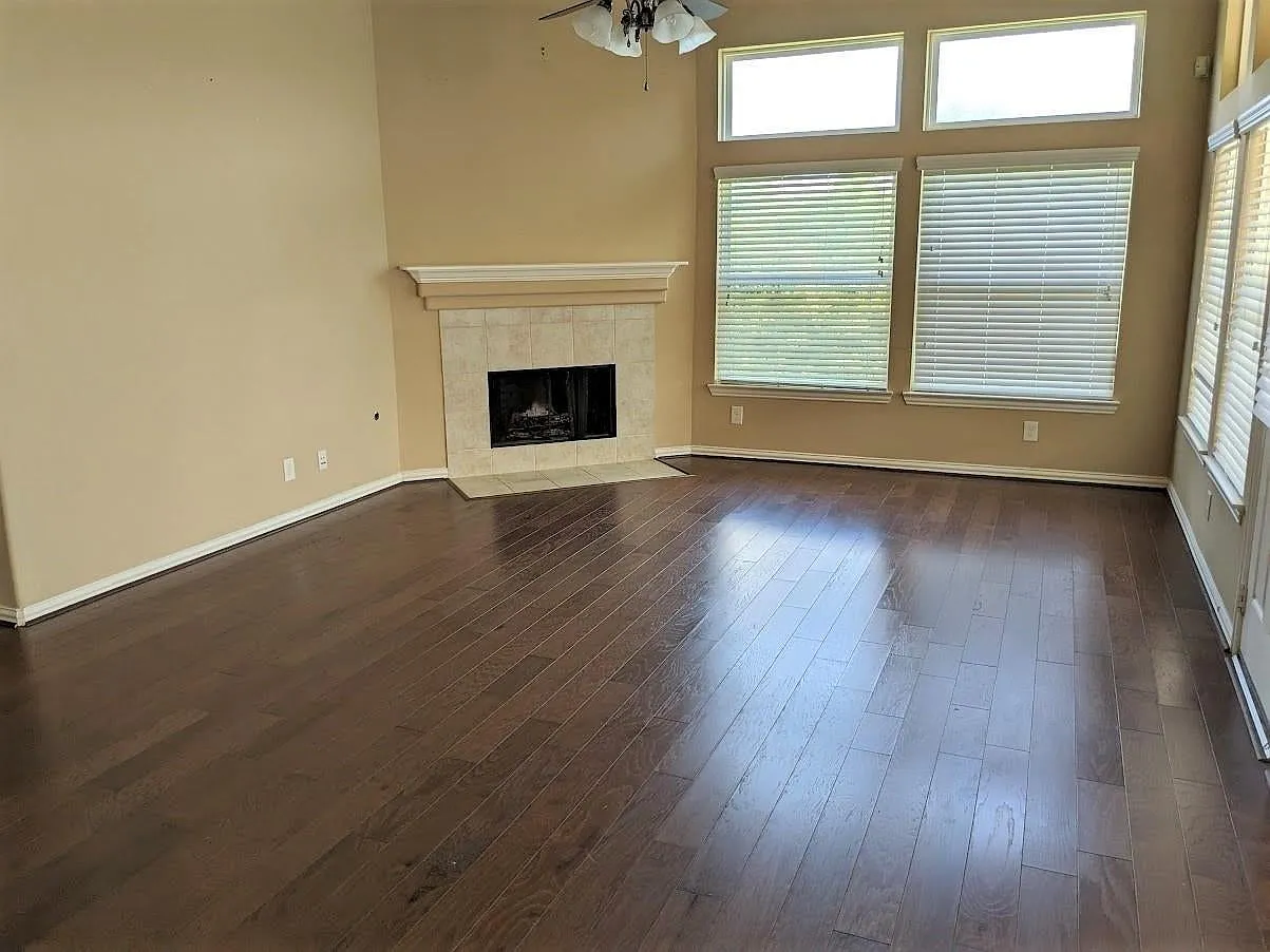 3 bed, 1850 sqft, $2,200 — Photo 3