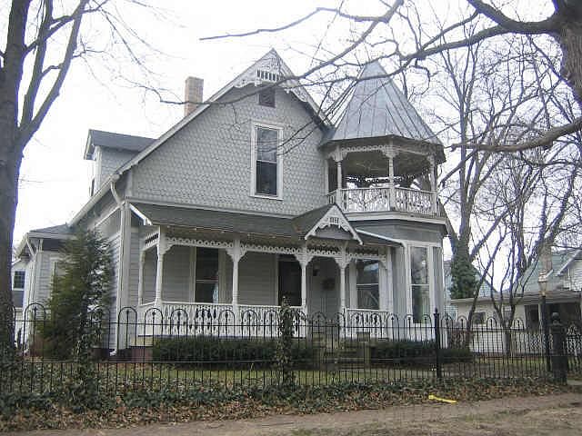 1st image of 1537 E Clinton St