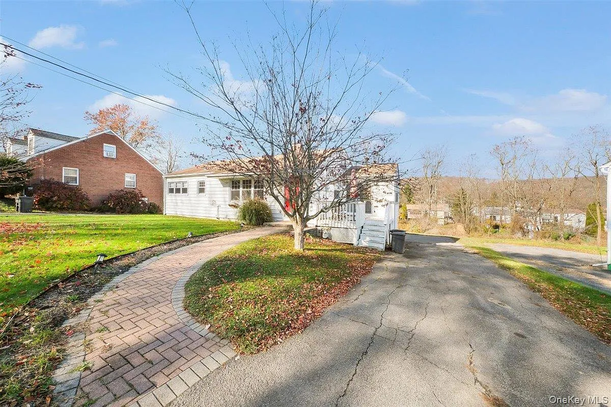3 bed, 1.5 bath, 1856 sqft, $3,400 — Photo 1