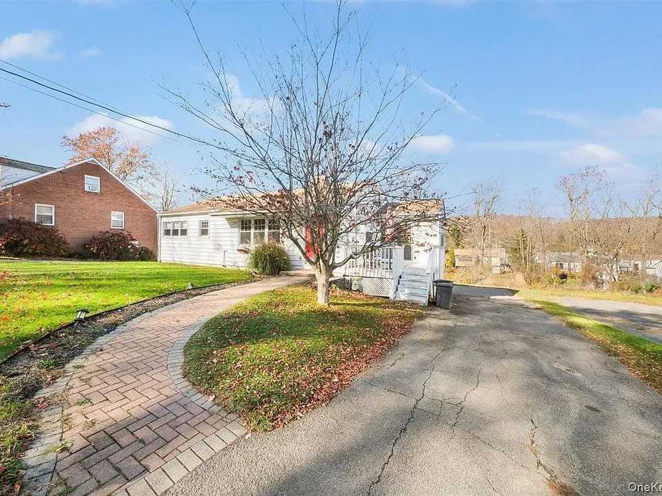22 Quaker Hill Rd
