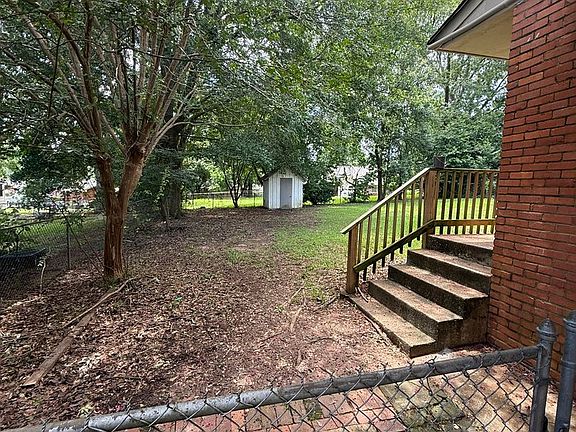 2nd image of 425 Forest Hills Dr