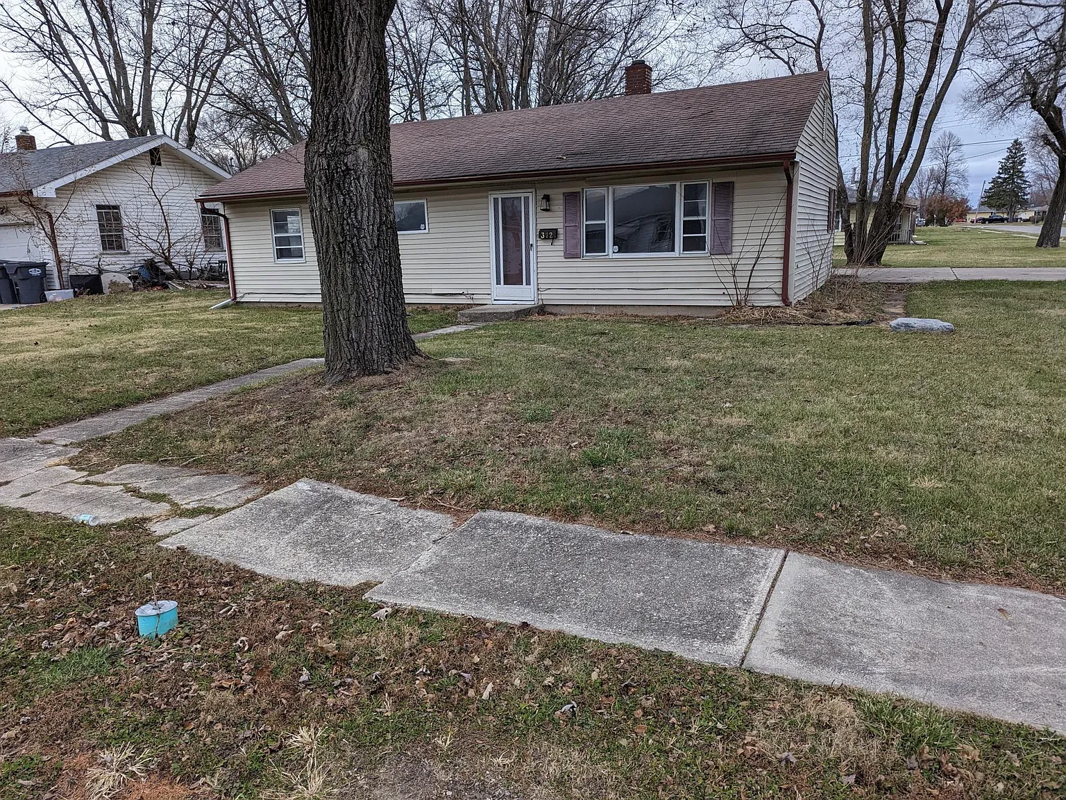 3 bed, 1000 sqft, $1,195 — Photo 1