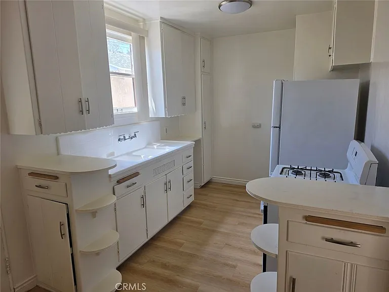 633 Park Ave #C — Photo 9