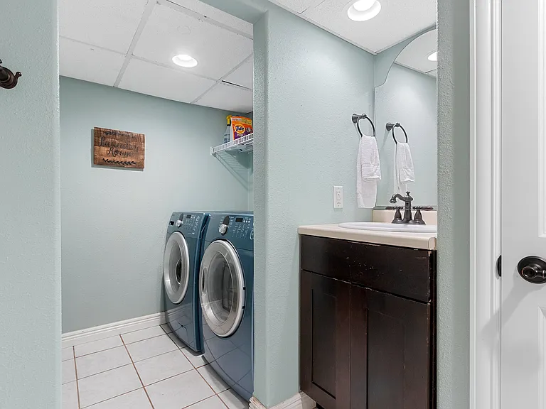 1338 W 8th St — Photo 11