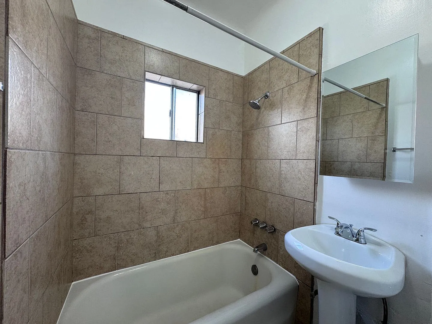 416 W Burnett St — Photo 4