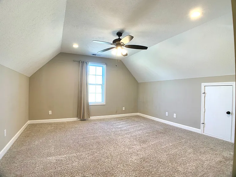 214 Penelope Ln — Photo 26