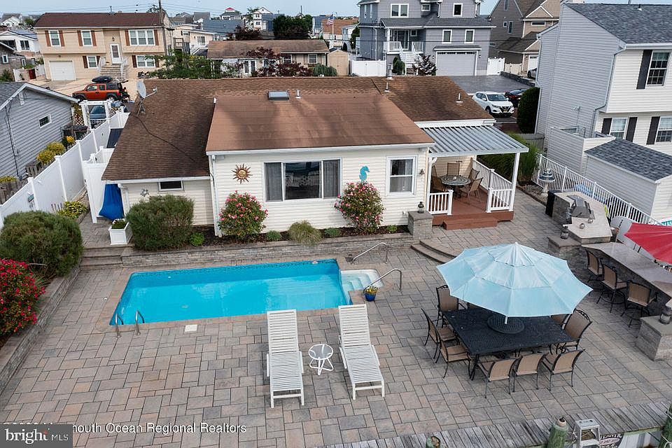 1st image of 88 Archer Ave S