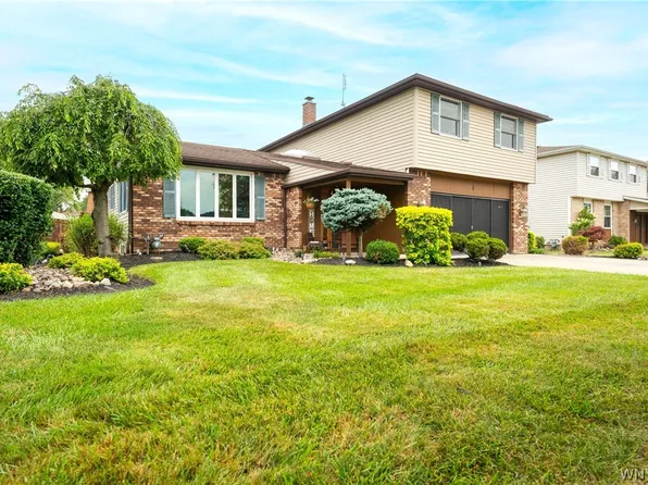 2 Autumn Ln, Depew, NY 14043