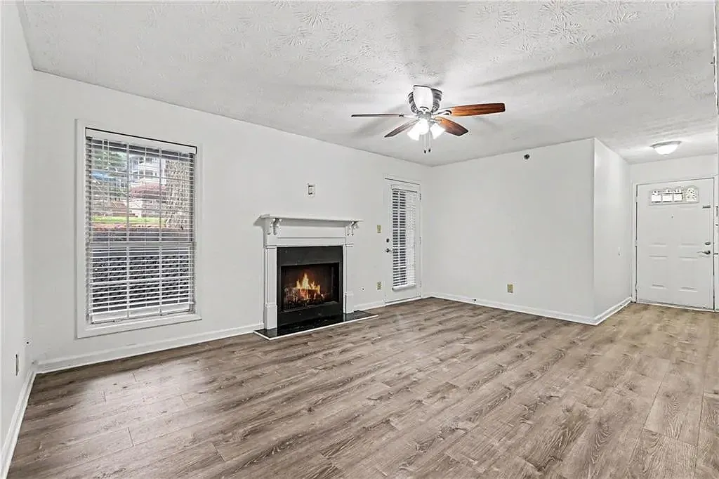 3960 Riverlook Pkwy SE — Photo 3