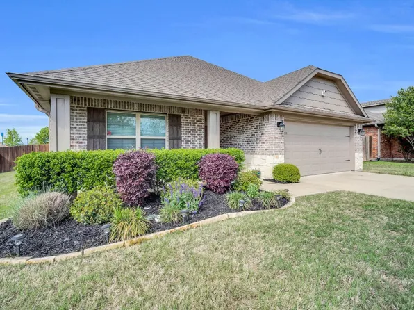 205 Baker Dr, Ennis, TX 75119