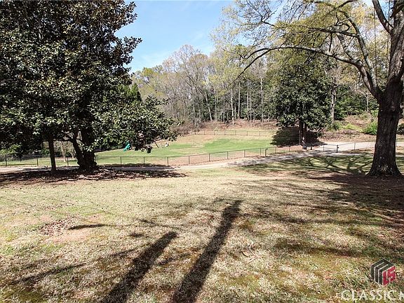 5th image of 400 Pine Circle