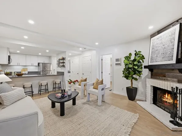 8362 Via Sonoma Unit C, La Jolla, CA 92037