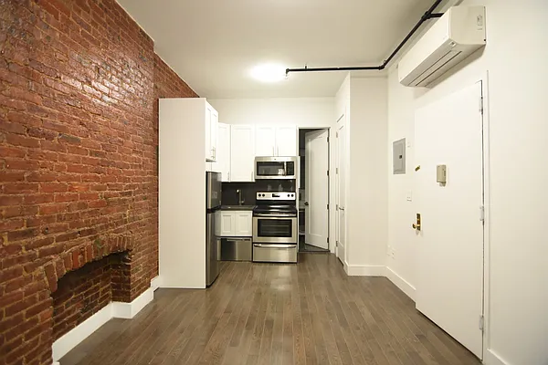 Rented by Bohemia Realty Group | media 7