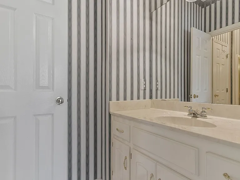 10495 Royal Points Dr — Photo 26