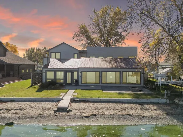 6604 Peninsula Point, Wentworth, SD 57075