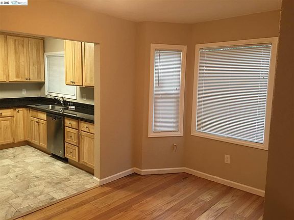 5th image of 21668 Willow Ct