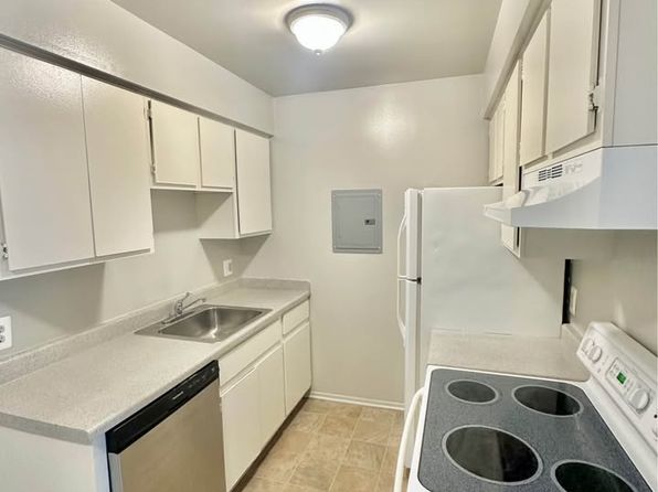 36060 Harper Ave APT 102, Clinton Township, MI 48035 – 2-bedroom rental in Clinton Township