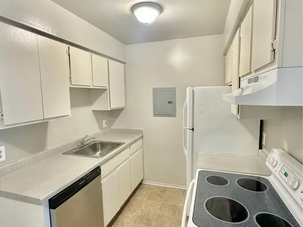 36060 Harper Ave APT 102, Clinton Township, MI 48035
