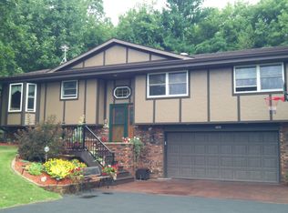 5325 Kettle View Ct, Slinger, WI 53086