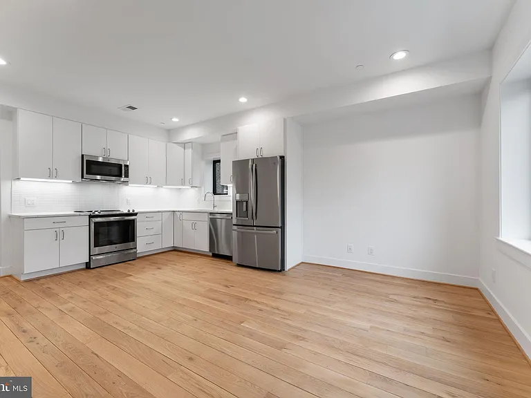 2217 40th St NW #102 — Photo 5