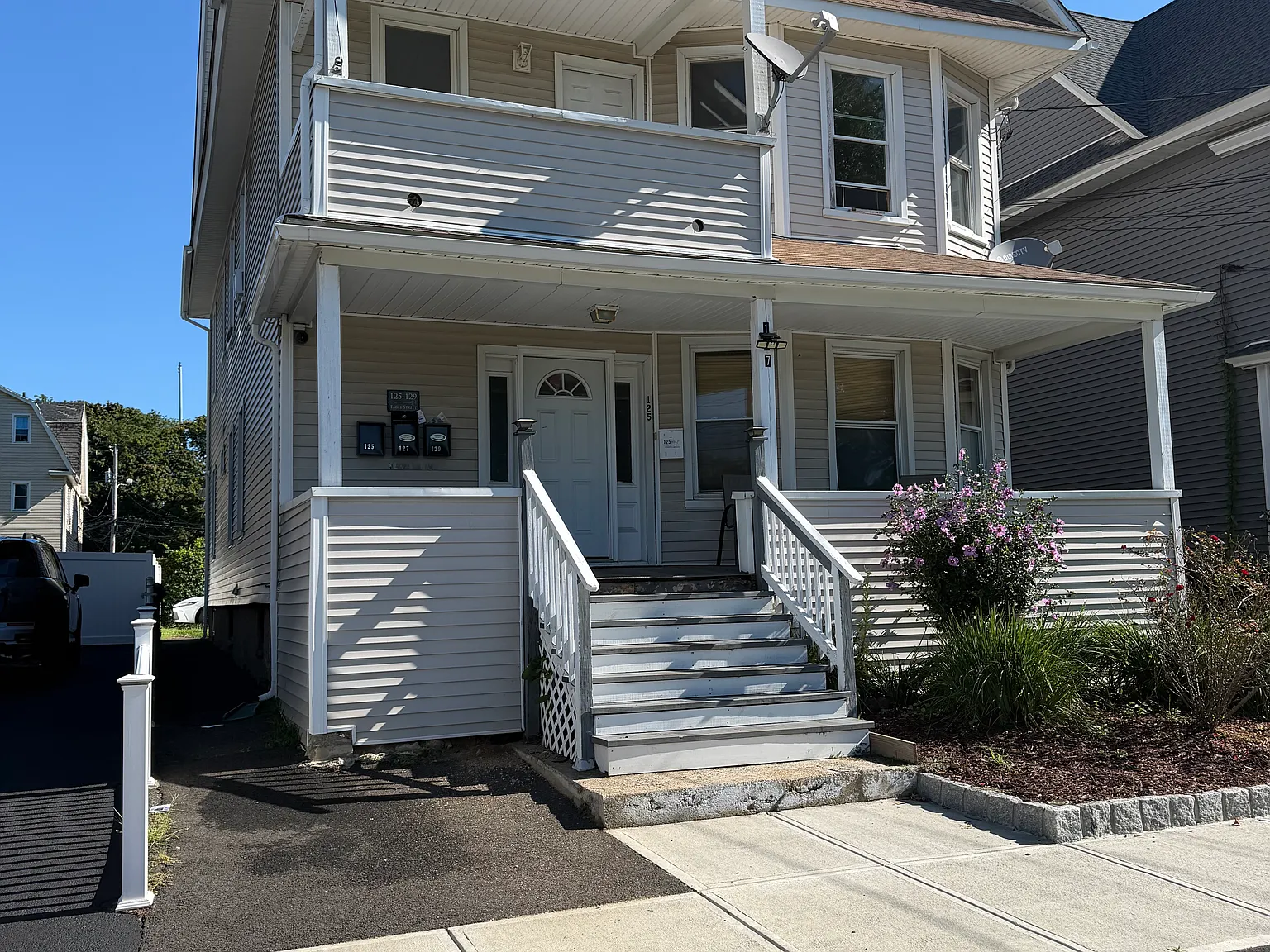 2 bed, 127 sqft, $2,000 — Photo 2